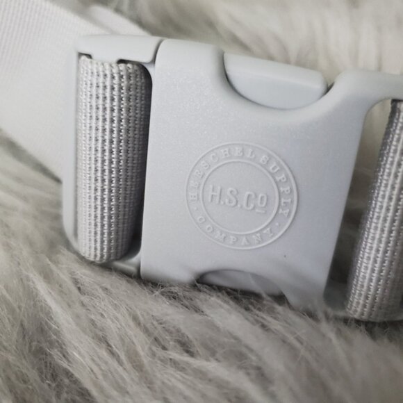 The HERSCHEL Supply Co. "Seventeen" Light Heather Gray Waist Bag- NWT- rare - Picture 12 of 16